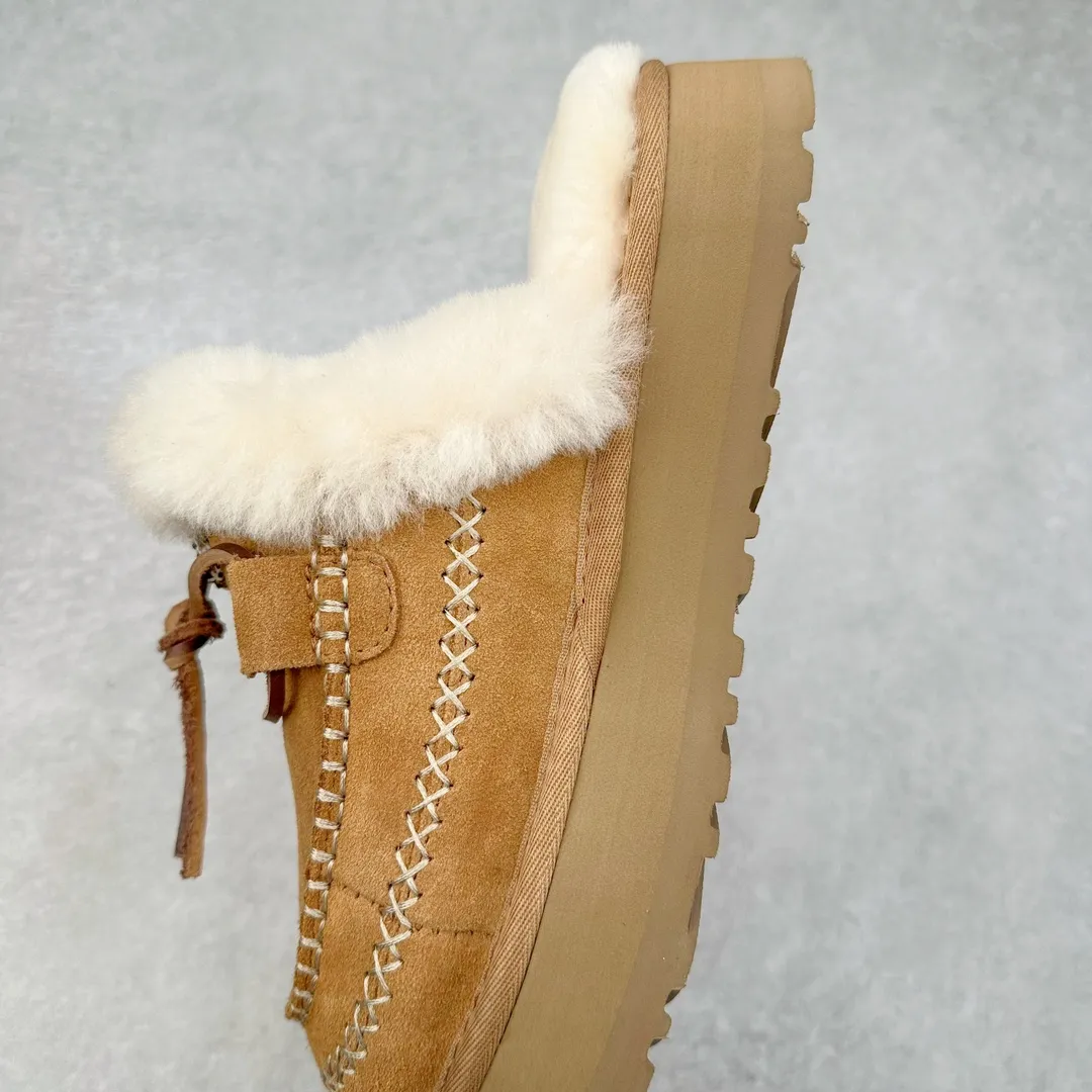 Pick up locally 💰520 UGG 8260 Alpine half-mug autumn and winter sheep fur integrated snow boots. All shoes are made of ZP. Longfeng A-grade Australian imported sheep fur integrated brand OEM production line. Fully follow the ZP process. OEM original pattern maker. Adhering to the principle of no original shoes and no development selection. Pay attention to every detail. The most authentic version on the market. TREADLITE "Light Wing" technology outsole. Lightweight/durable/flexible/pile size: 35 36 37 38 39 40 Coding: by2936070
